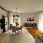 Vanecia\'S Luxury Homestay